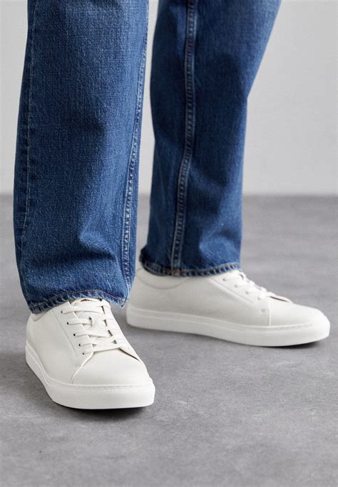 R.M.Williams Surry Sneaker in White .